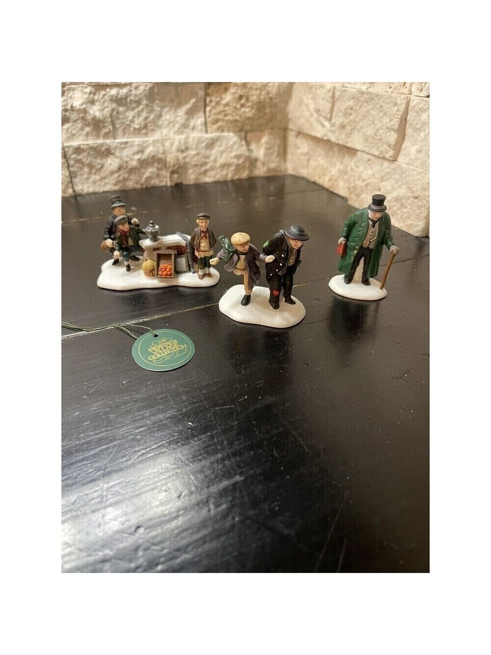 Dept 56 Oliver Twist Heritage Village Set Of 3 Porcelain Figurines #5554-9 - Picture 2 of 8